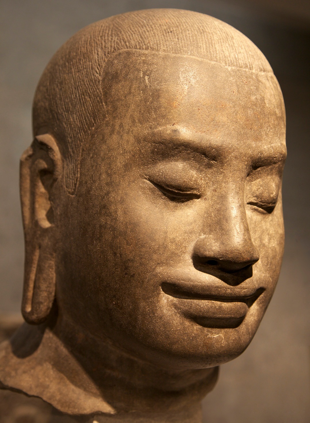 Wikipedia Commons photo of Jayavarman Bust, photo by Susan Black